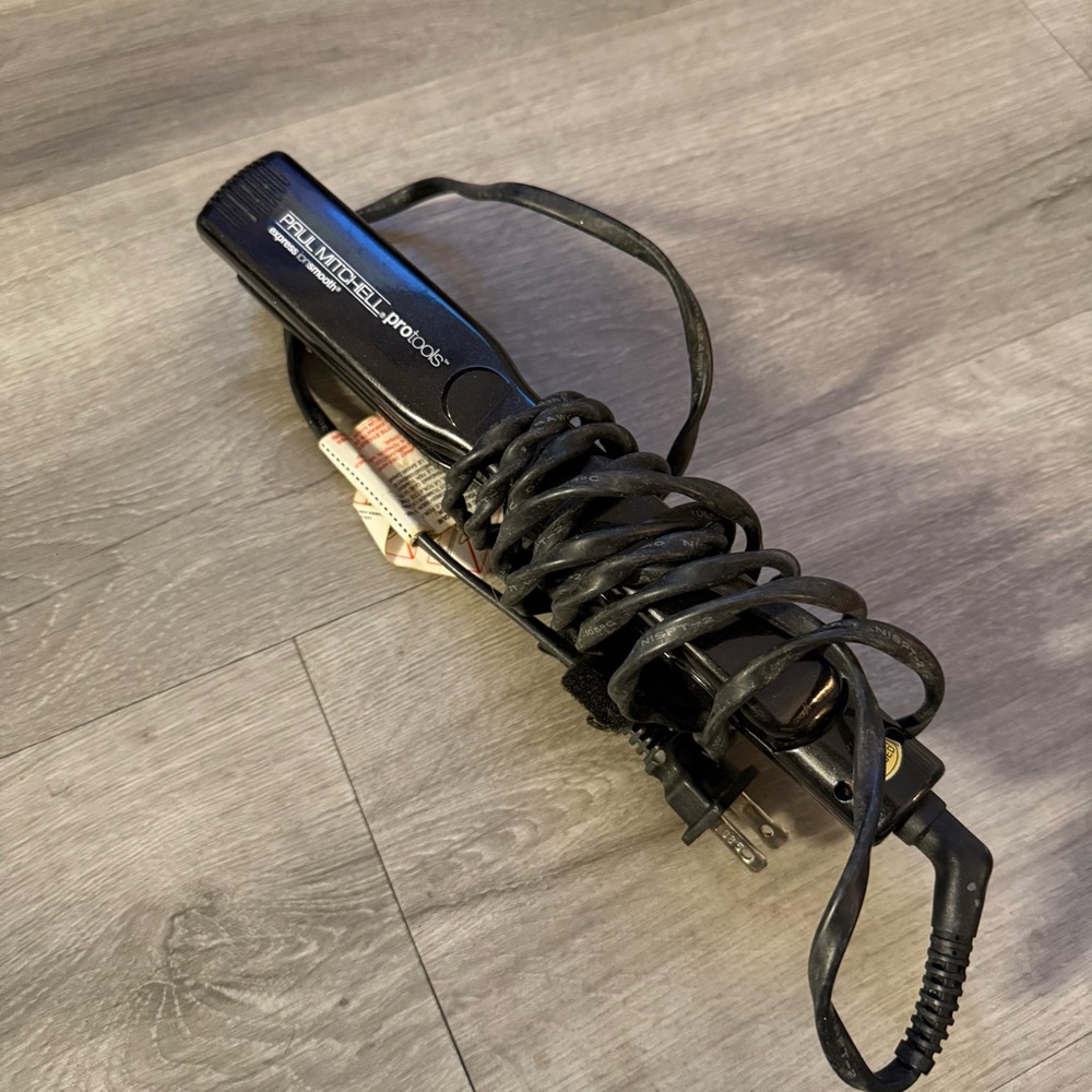 Paul Mitchell Pro Tools Black Styling Iron